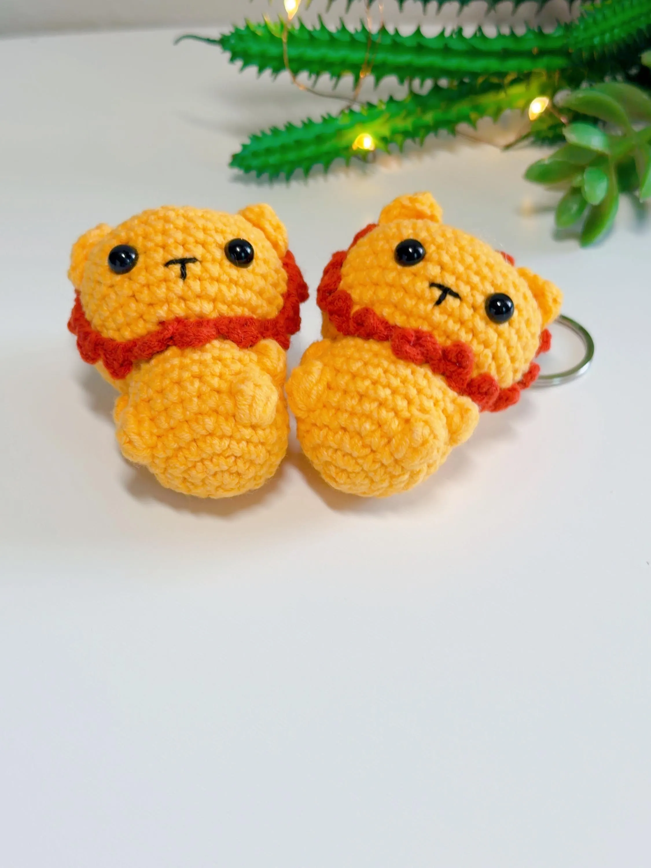 Handmade Crochet Lion Keychain, product photo 3