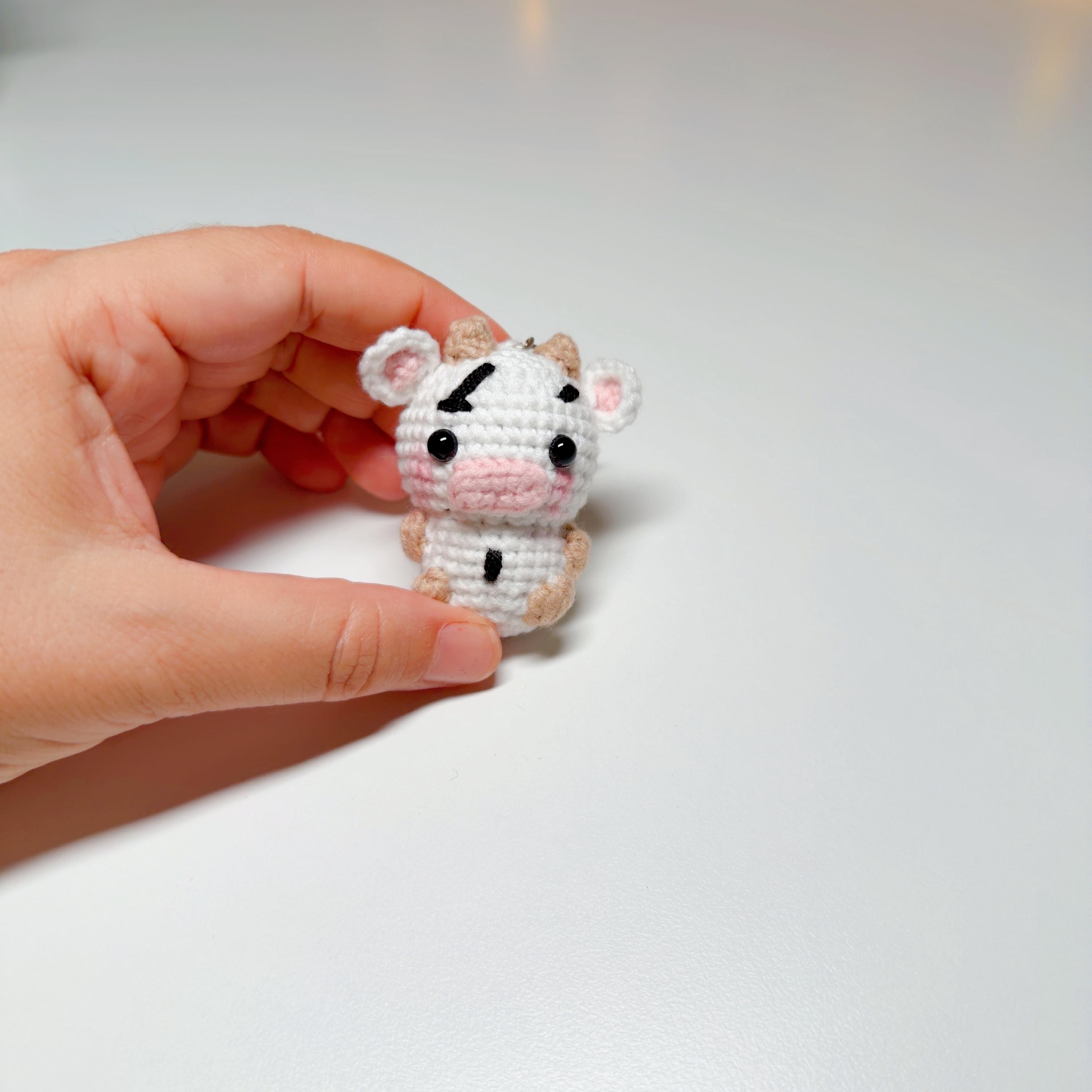 Black & White Crochet Cow Keychain, product photo 12