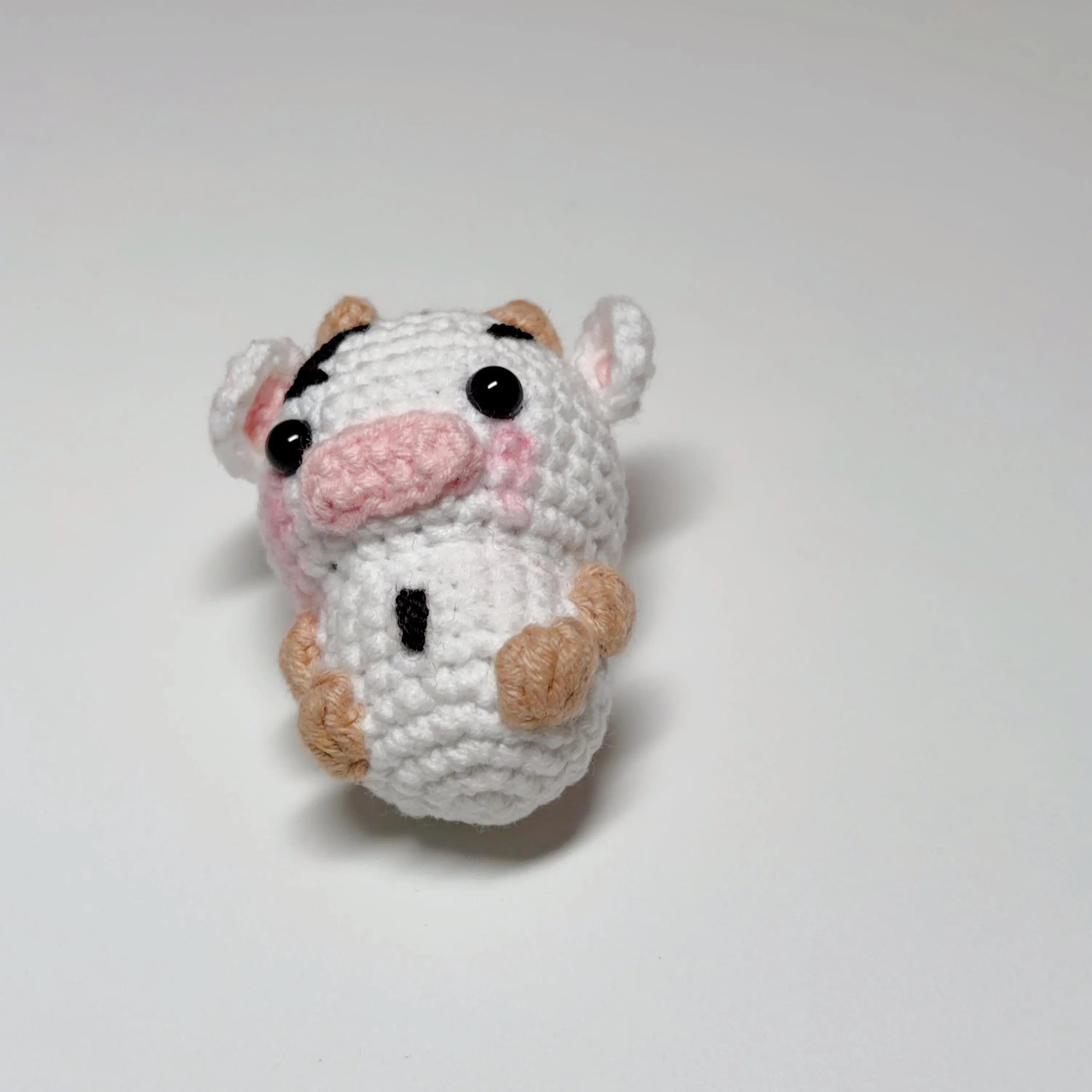 Black & White Crochet Cow Keychain, product photo 6