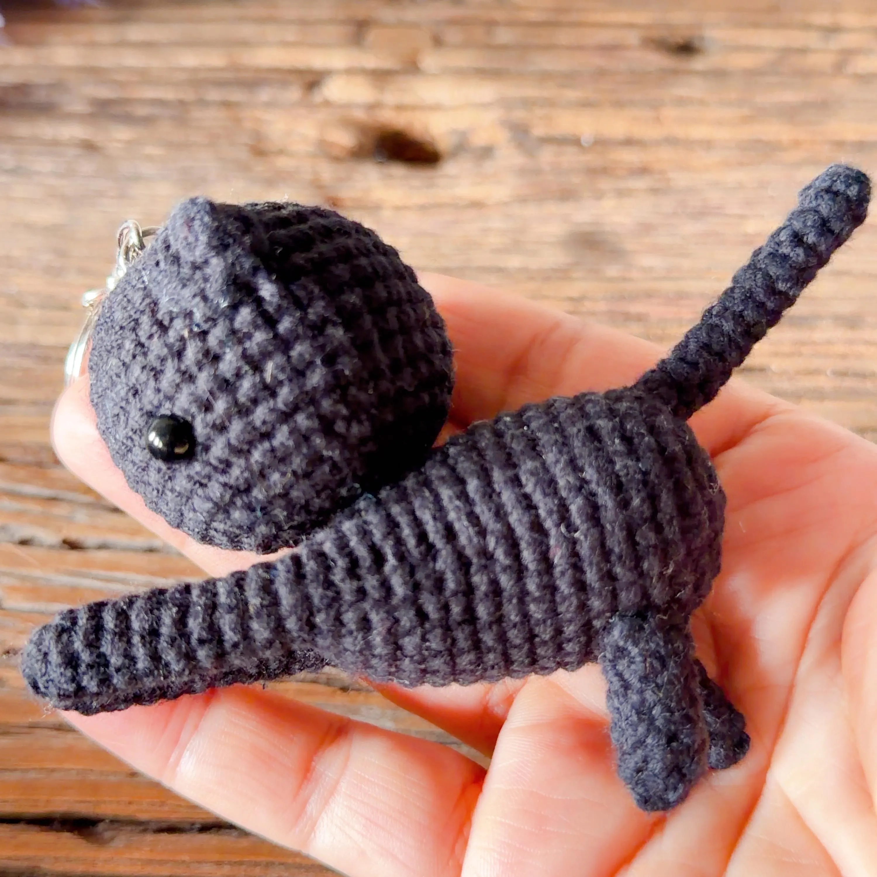 Micro Crochet Cat Keychain, product photo 3
