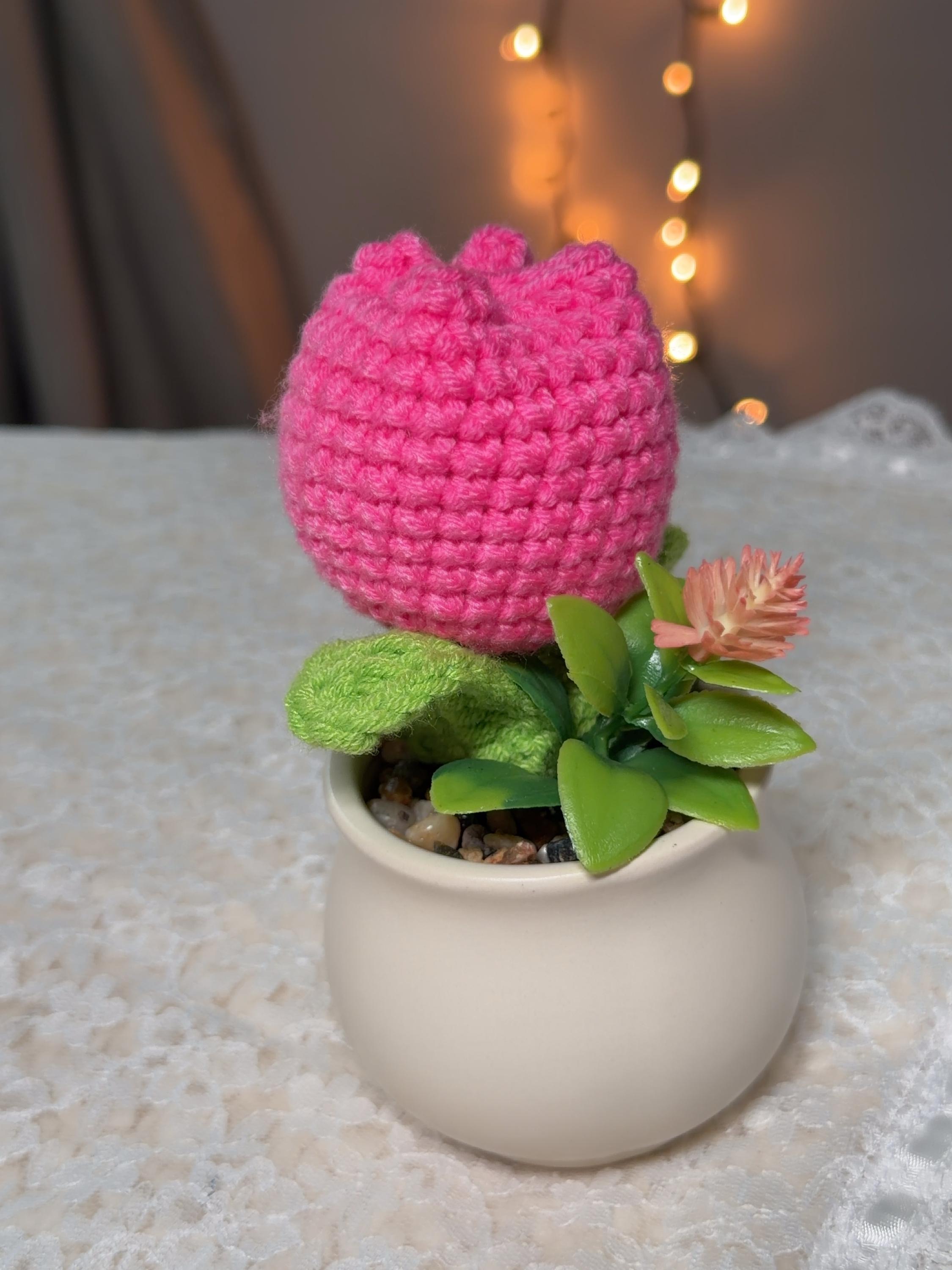 Crochet Pink Tulip in Ceramic Pot, product photo 5