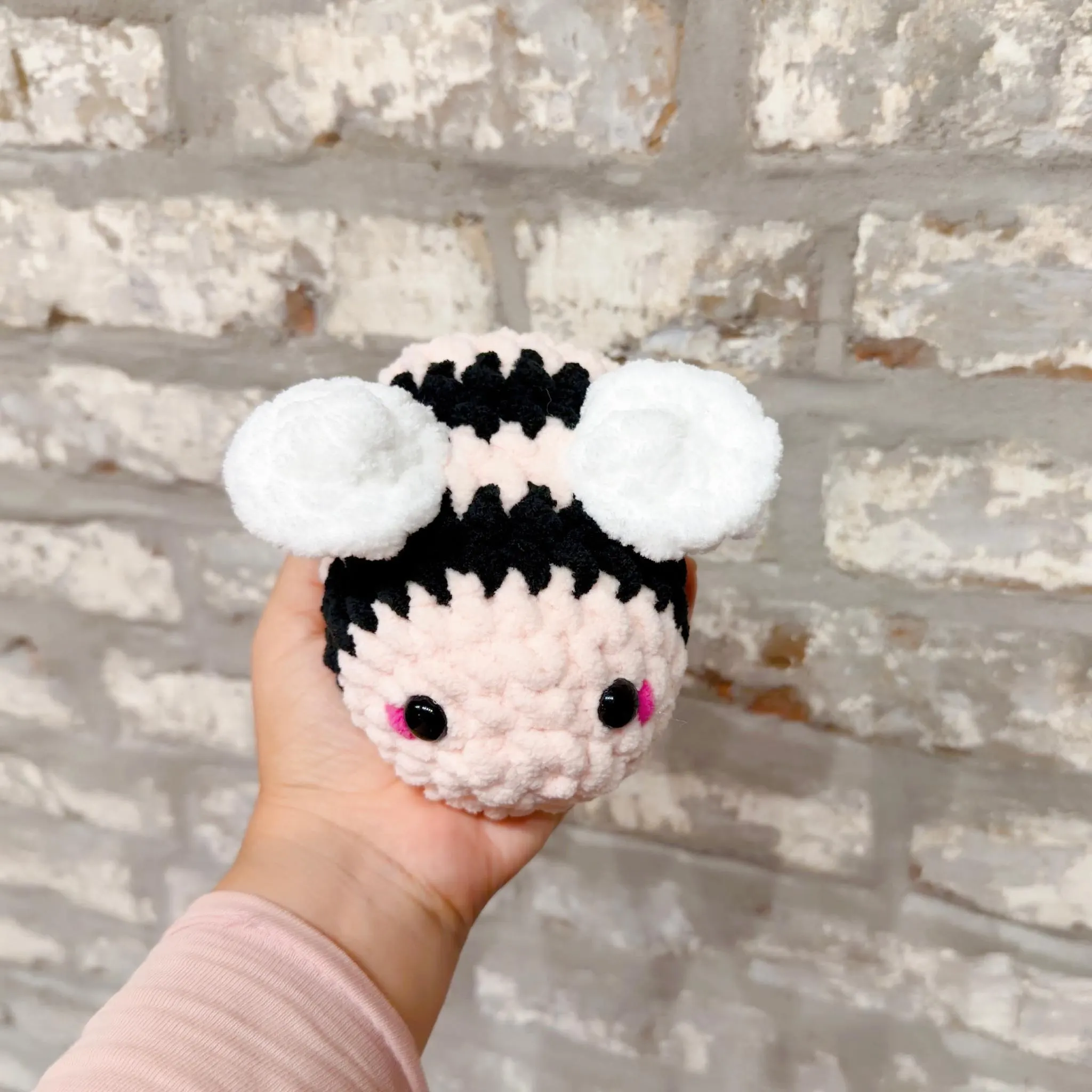 Rosie Pink Bee Crochet Pattern, product photo 3