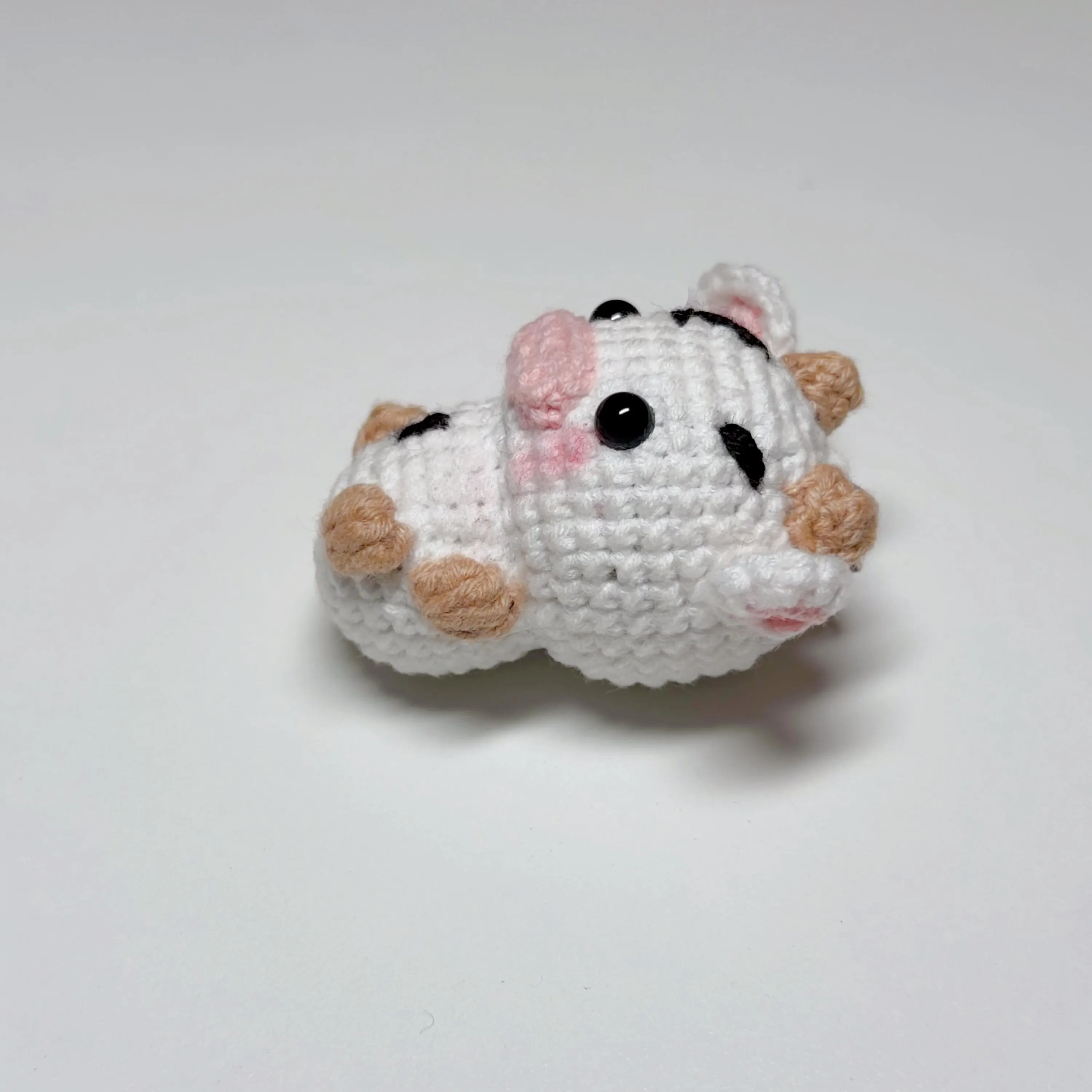 Black & White Crochet Cow Keychain, product photo 8