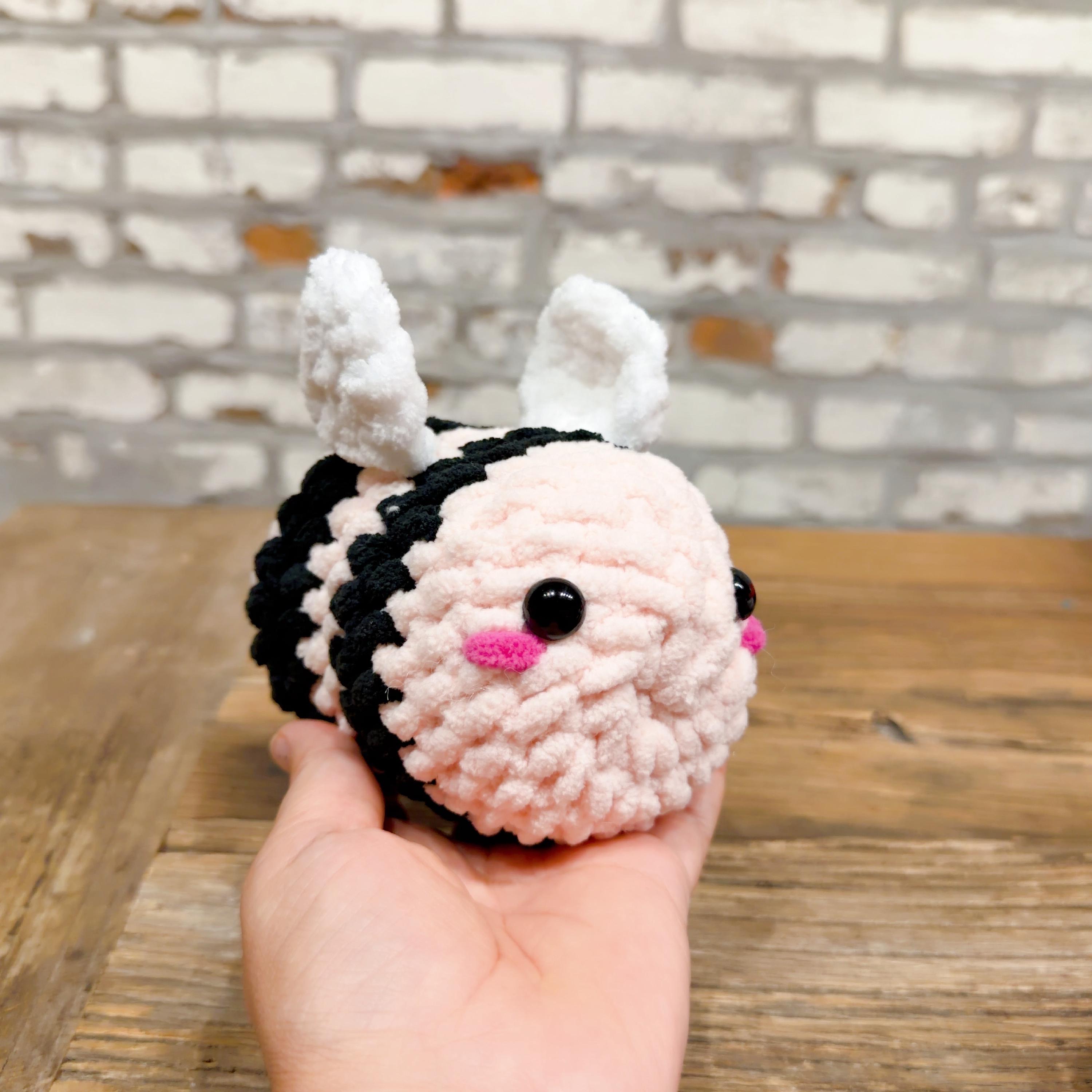 Rosie Pink Bee Crochet Pattern, product photo 11