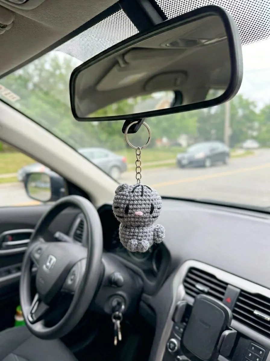 Crochet Gray Cat Keychain, product photo 3