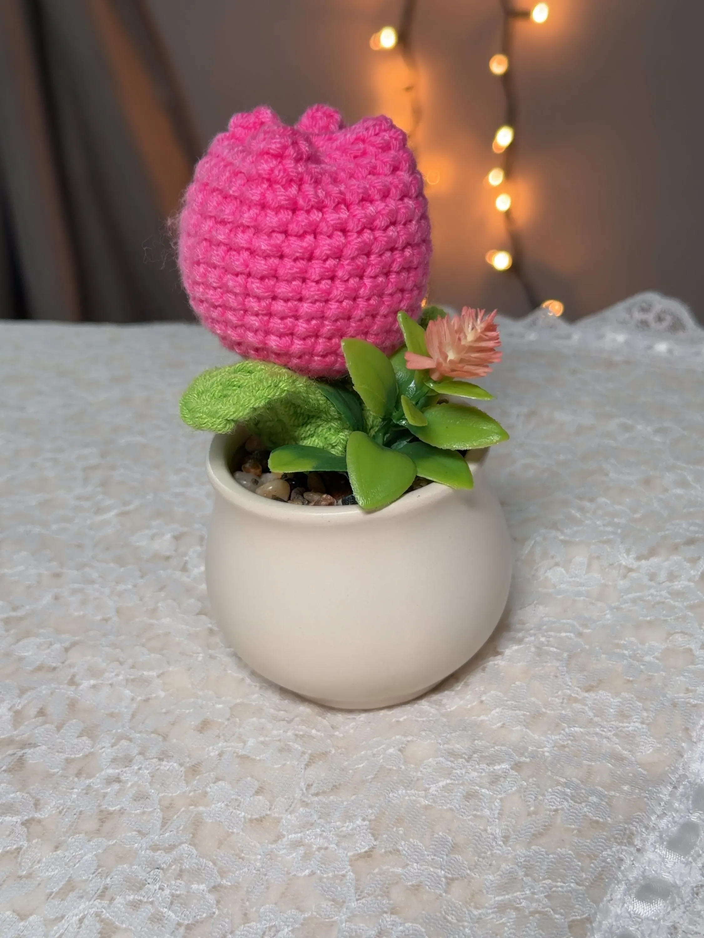 Crochet Pink Tulip in Ceramic Pot, product photo 4