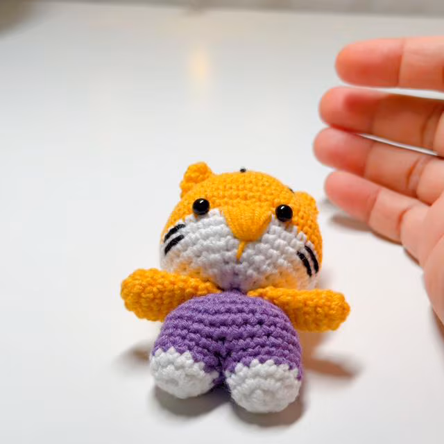 Purple Gold Tiger Crochet Keychain, product photo 9