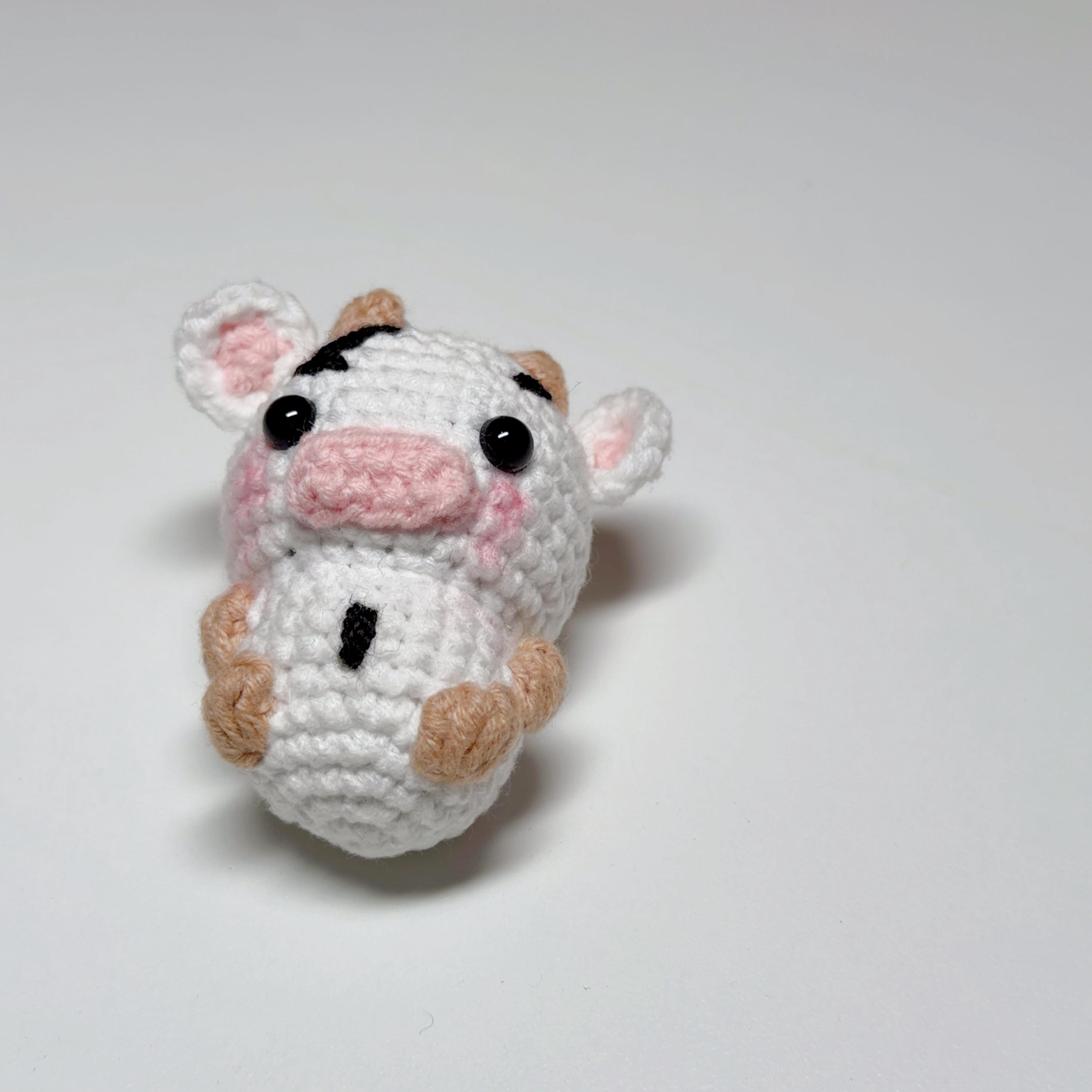 Black & White Crochet Cow Keychain, product photo 9
