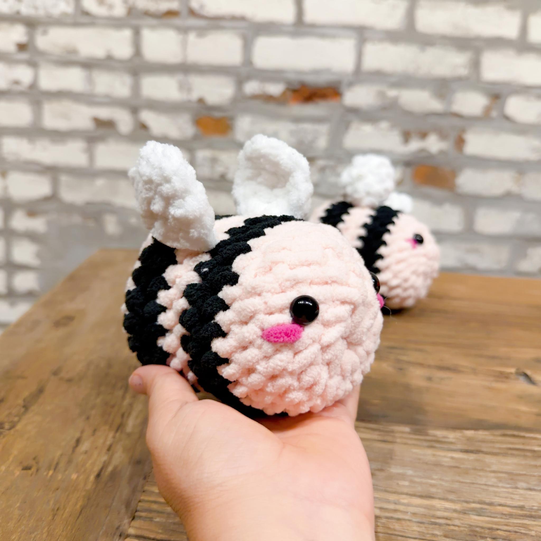 Rosie Pink Bee Crochet Pattern, product photo 4