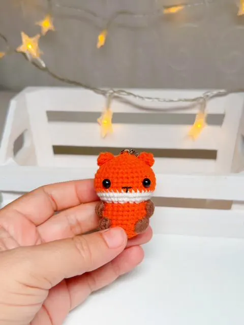 Crochet Fox Keychain, product photo 3