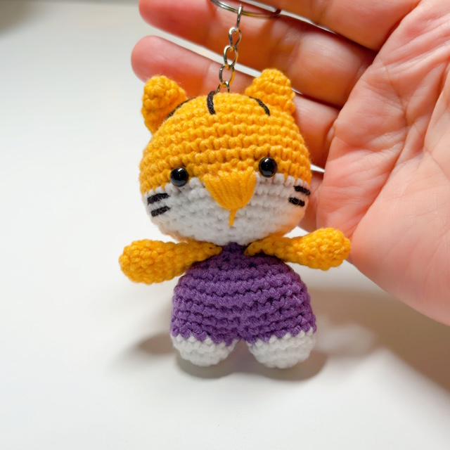 Purple Gold Tiger Crochet Keychain, product photo 7