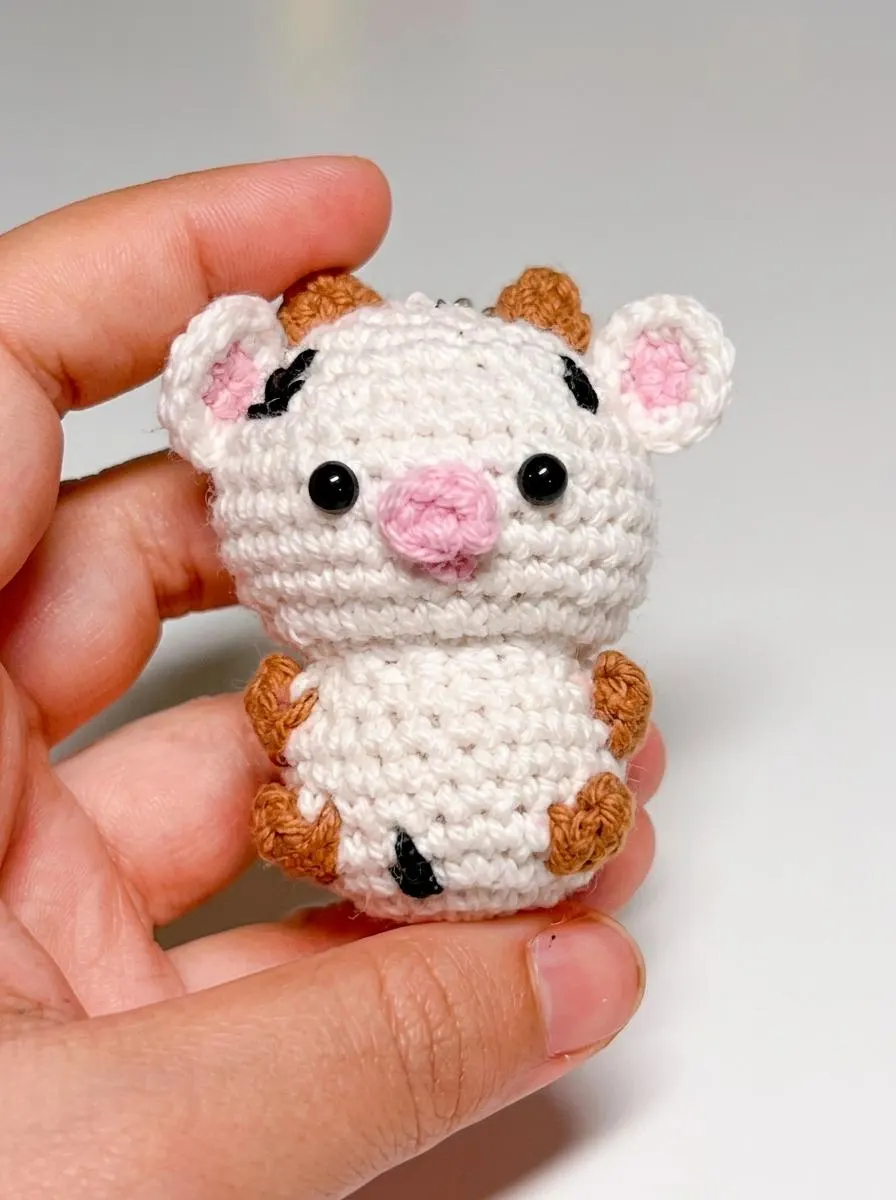 Cute Mini Crochet Cow Plush Keychain Little Desk, product photo 4